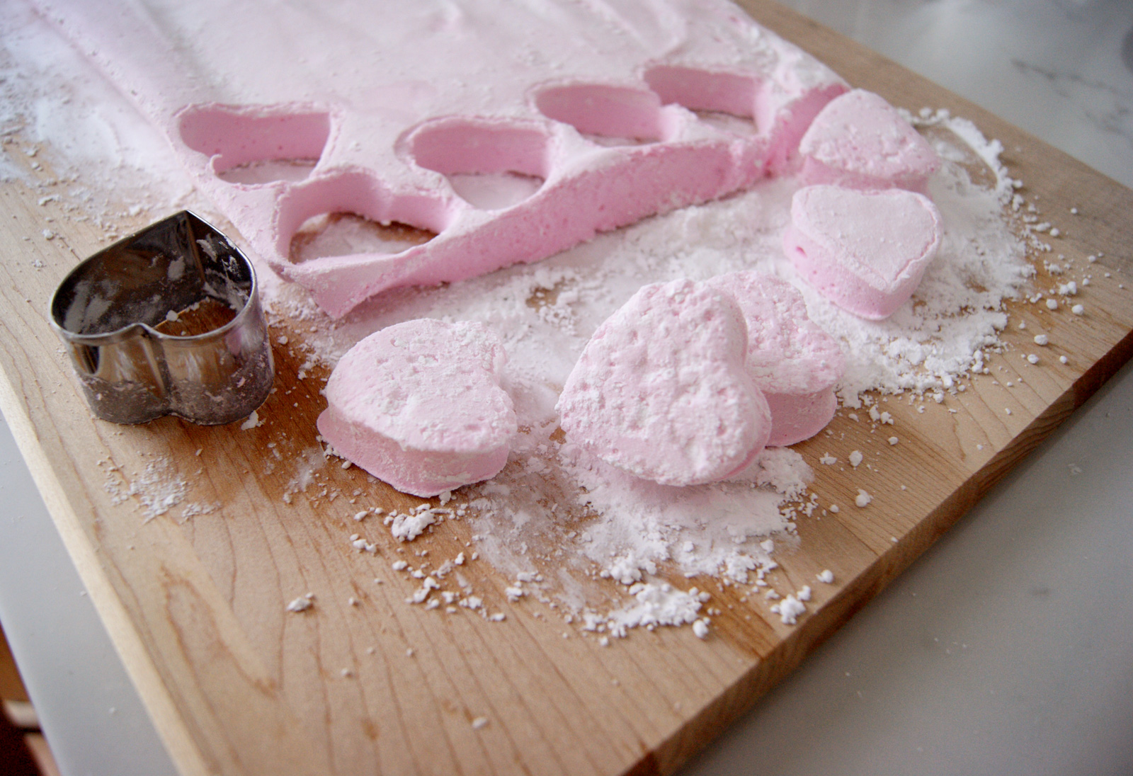 Homemade Fresh Strawberry Marshmallows - The Kitchen McCabe