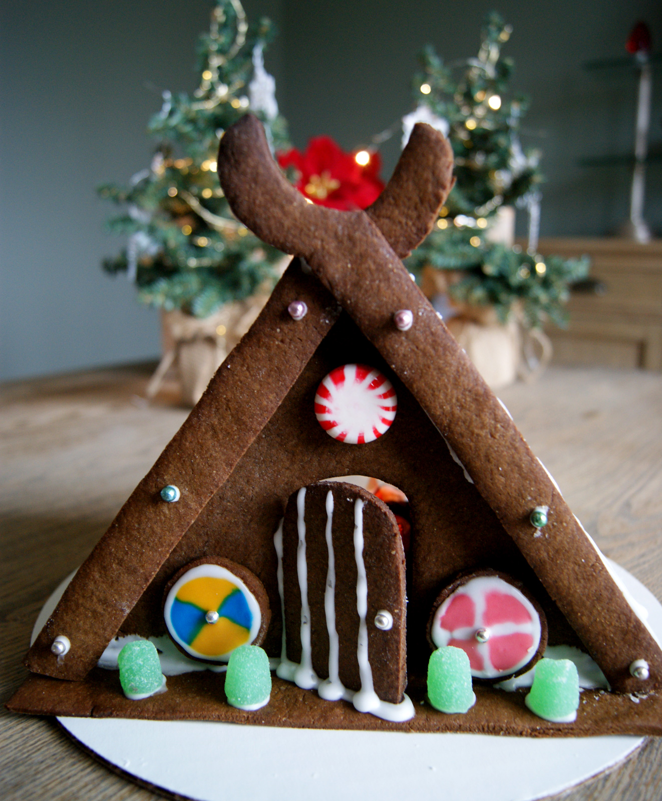 How to Make a Homemade Gingerbread House - Peanut Blossom